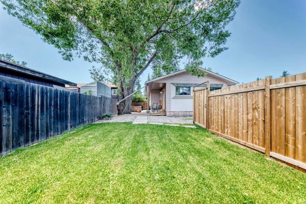 114 Midcrest Crescent Se, Calgary, AB - Outdoor