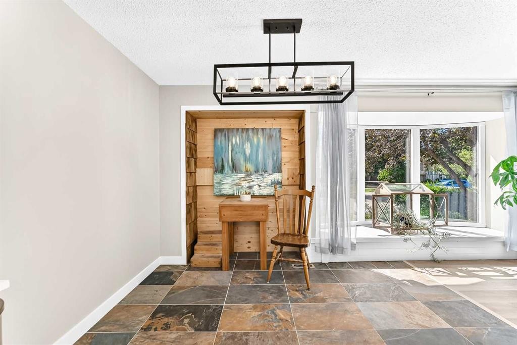 114 Midcrest Crescent Se, Calgary, AB - Indoor Photo Showing Other Room