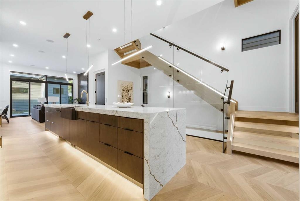 1216 8 Avenue Se, Calgary, AB - Indoor