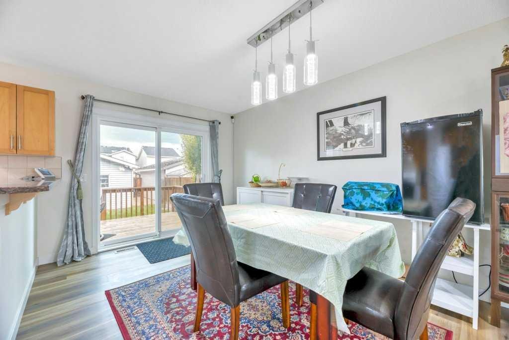 175 Prestwick Villas Se, Calgary, AB - Indoor Photo Showing Dining Room
