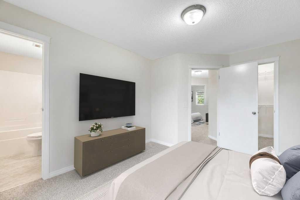 175 Prestwick Villas Se, Calgary, AB - Indoor Photo Showing Bedroom