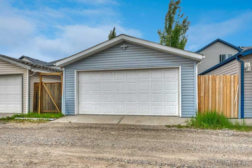 175 Prestwick Villas Se, Calgary, AB - Outdoor