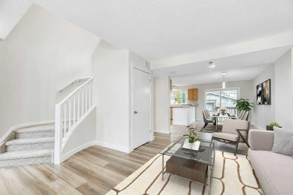 175 Prestwick Villas Se, Calgary, AB - Indoor Photo Showing Living Room