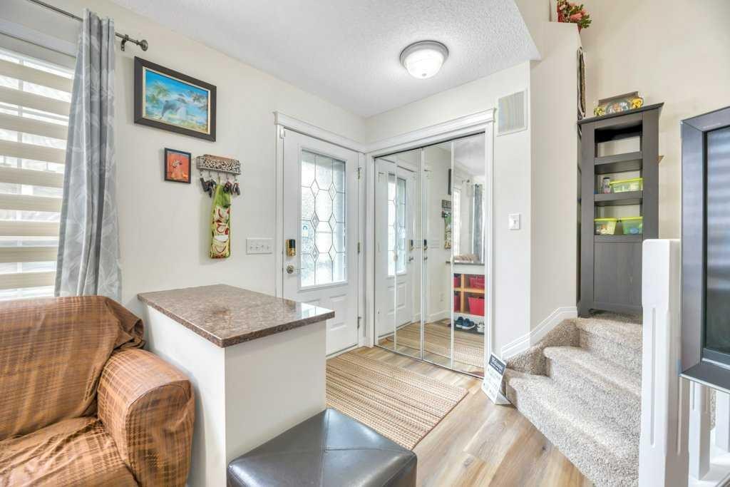 175 Prestwick Villas Se, Calgary, AB - Indoor Photo Showing Other Room