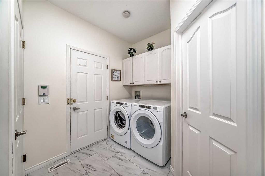 82 Mt Gibraltar Heights Se, Calgary, AB
