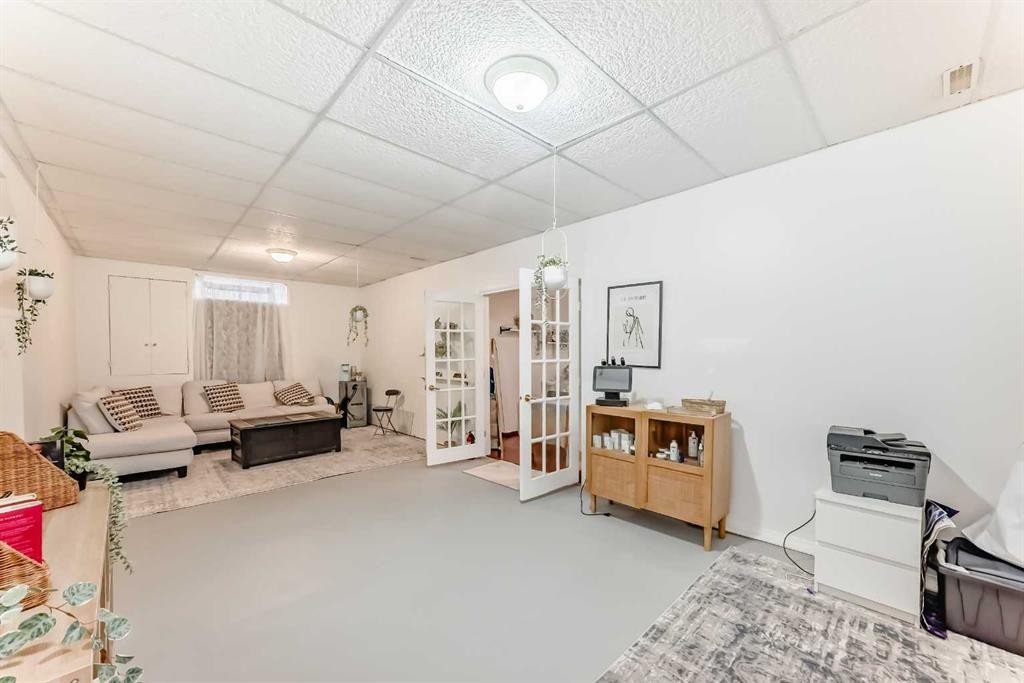 82 Mt Gibraltar Heights Se, Calgary, AB