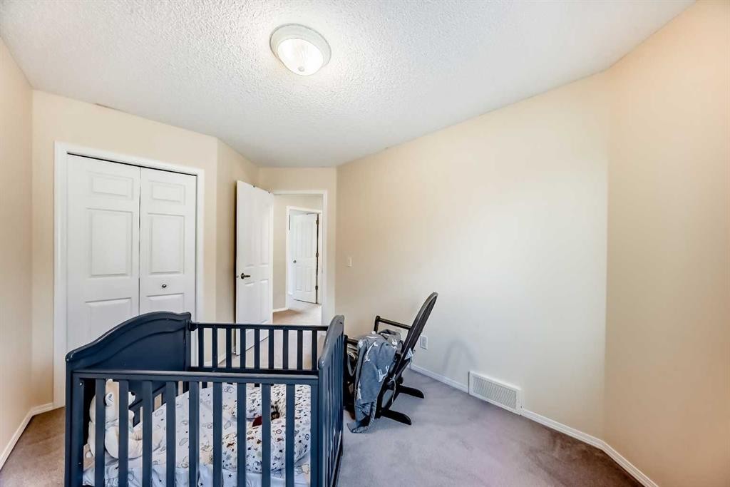 82 Mt Gibraltar Heights Se, Calgary, AB