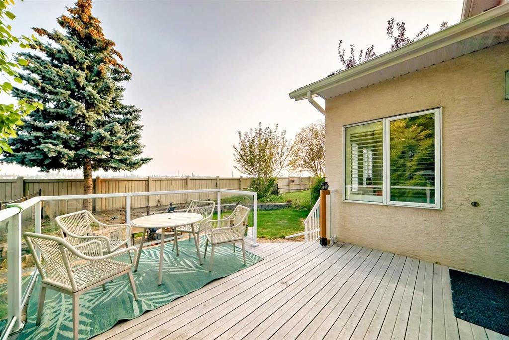 82 Mt Gibraltar Heights Se, Calgary, AB