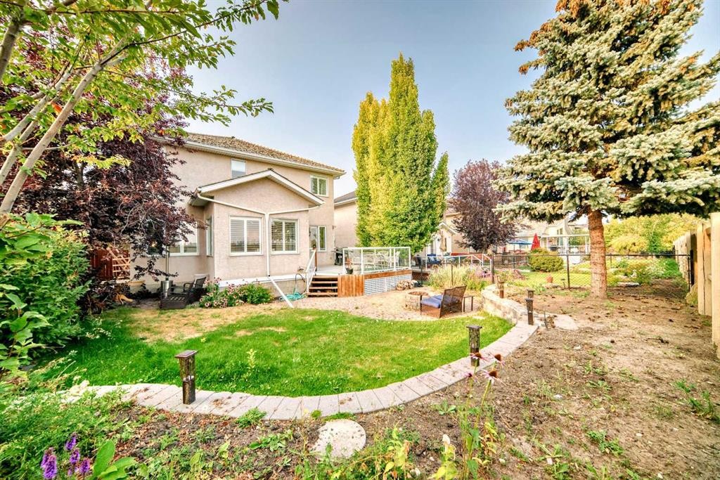 82 Mt Gibraltar Heights Se, Calgary, AB