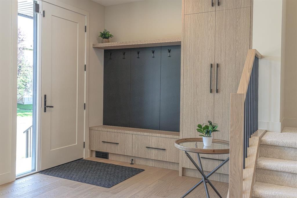 147 Heston Street Nw, Calgary, AB - Indoor Photo Showing Other Room