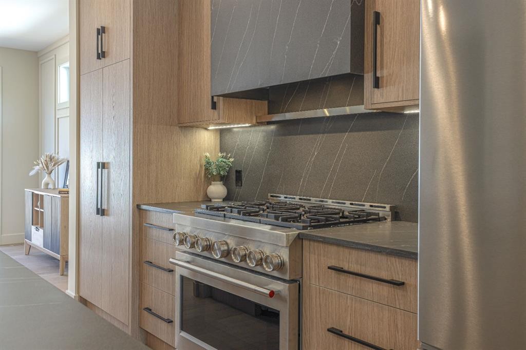 147 Heston Street Nw, Calgary, AB - Indoor Photo Showing Kitchen