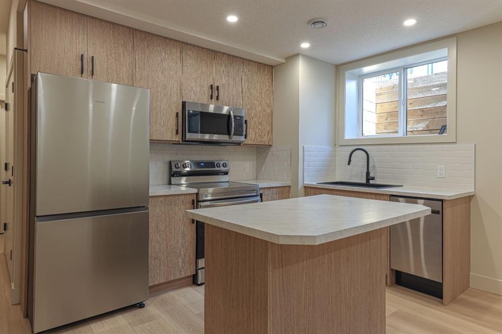 147 Heston Street Nw, Calgary, AB - Indoor Photo Showing Other Room