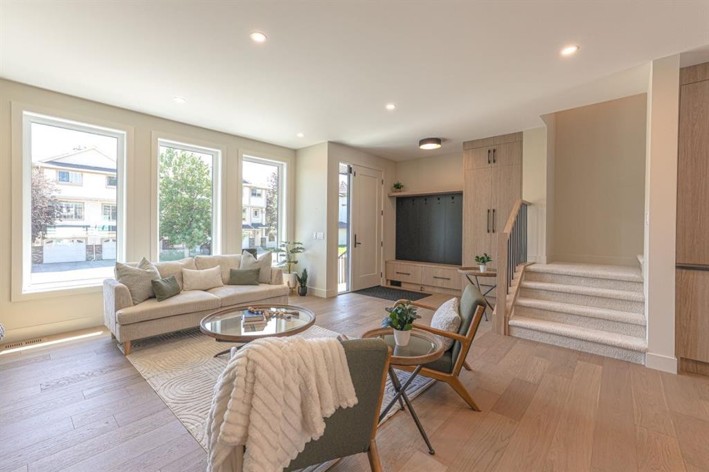 147 Heston Street Nw, Calgary, AB - Indoor Photo Showing Living Room