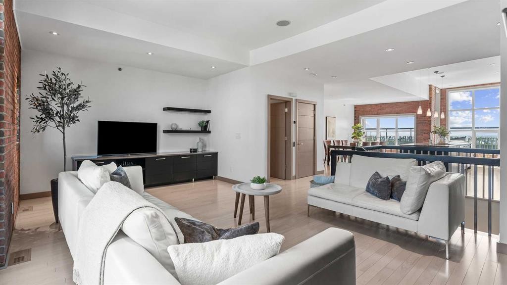 610 Aspen Meadows Hill Sw, Calgary, AB - Indoor