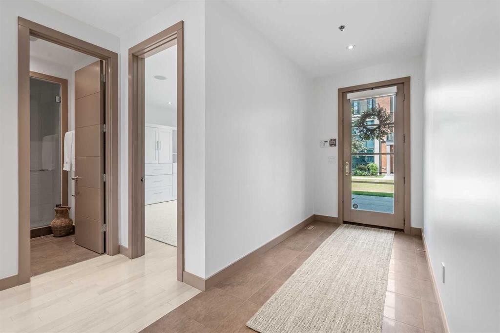 610 Aspen Meadows Hill Sw, Calgary, AB - Indoor Photo Showing Other Room