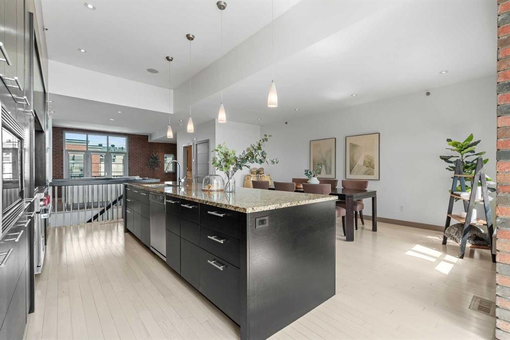 610 Aspen Meadows Hill Sw, Calgary, AB - Indoor Photo Showing Kitchen With Upgraded Kitchen