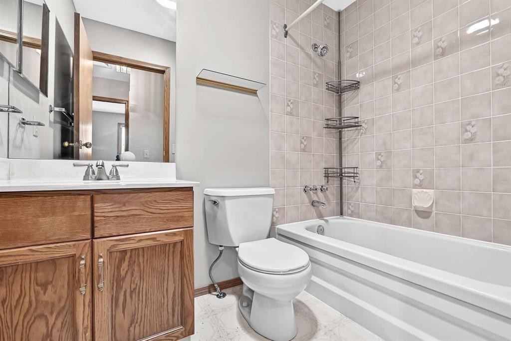 192 Riverbend Drive Se, Calgary, AB - Indoor Photo Showing Bathroom