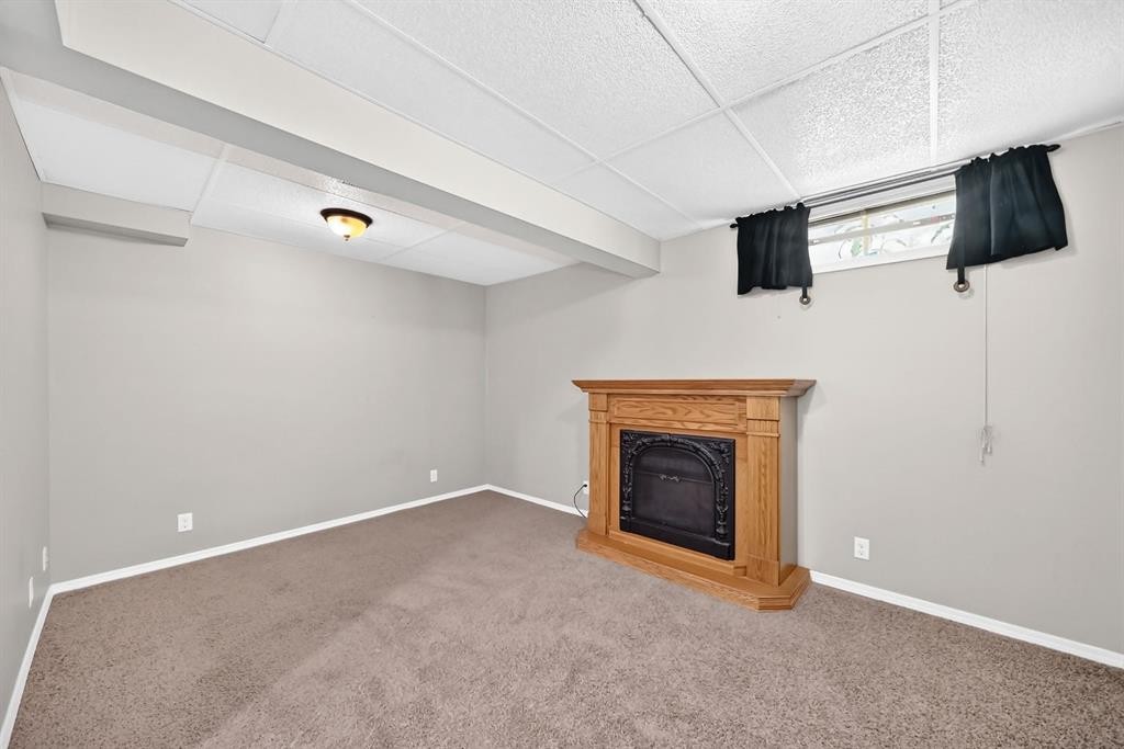 192 Riverbend Drive Se, Calgary, AB - Indoor