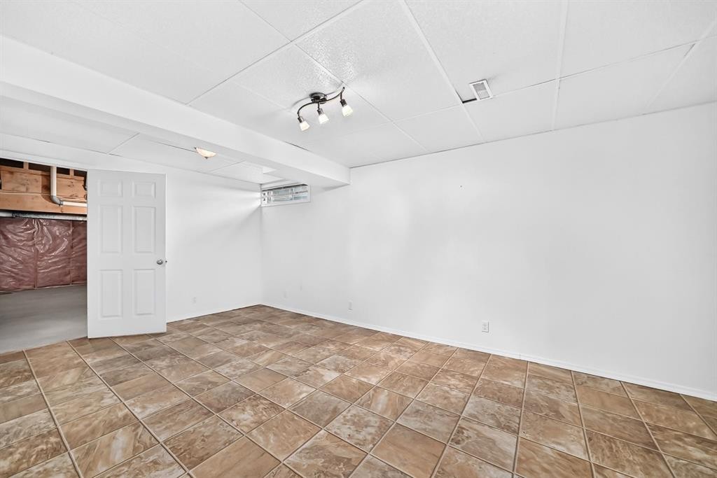 192 Riverbend Drive Se, Calgary, AB - Indoor