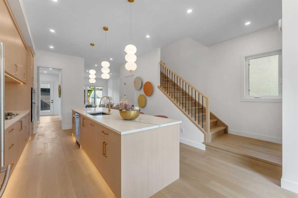 2136 5 Avenue Nw, Calgary, AB - Indoor Photo Showing Kitchen
