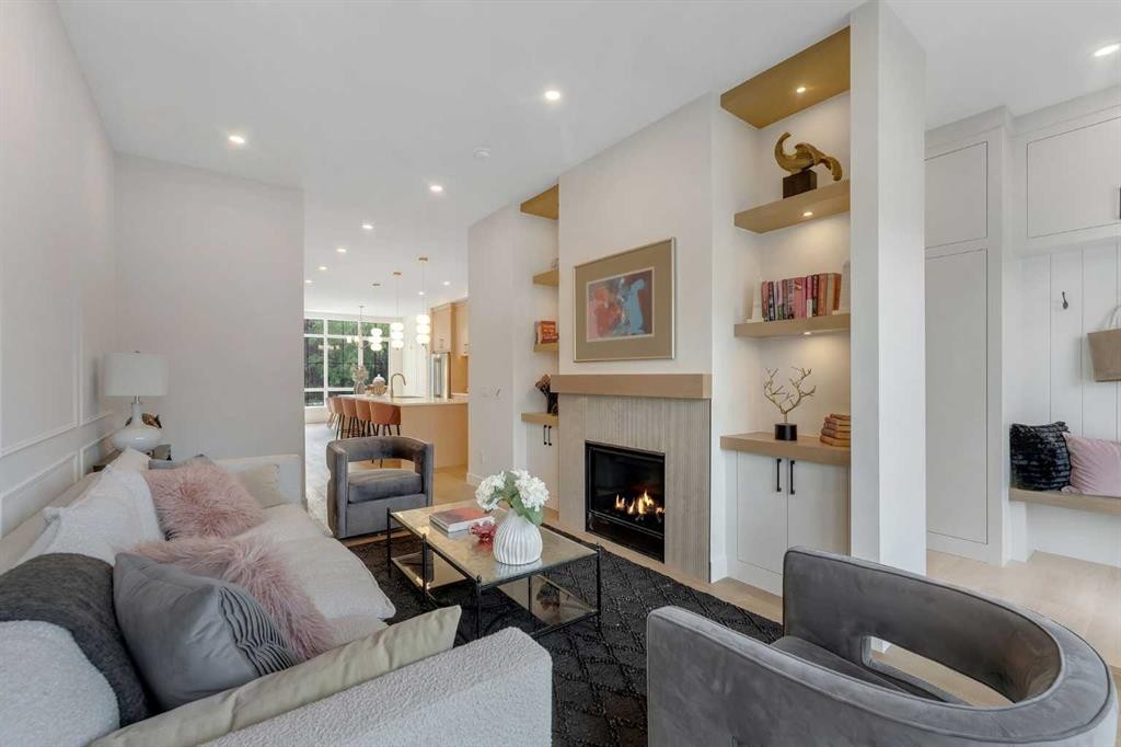2136 5 Avenue Nw, Calgary, AB - Indoor Photo Showing Living Room With Fireplace