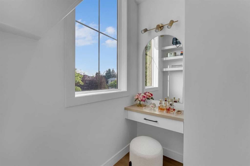 2136 5 Avenue Nw, Calgary, AB - Indoor
