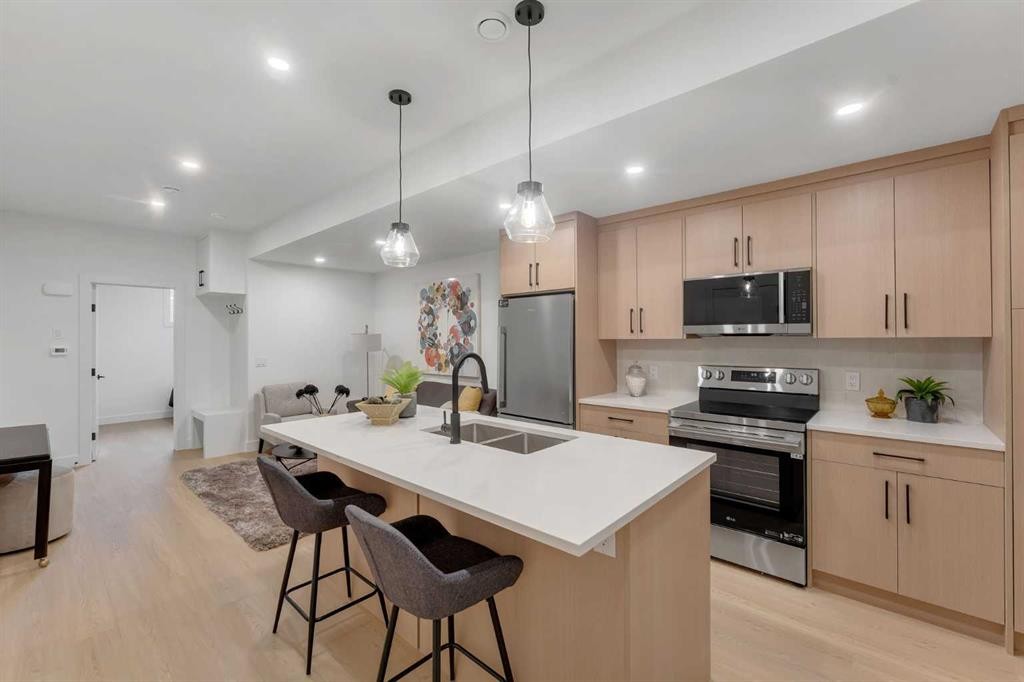 2136 5 Avenue Nw, Calgary, AB - Indoor Photo Showing Kitchen With Double Sink With Upgraded Kitchen