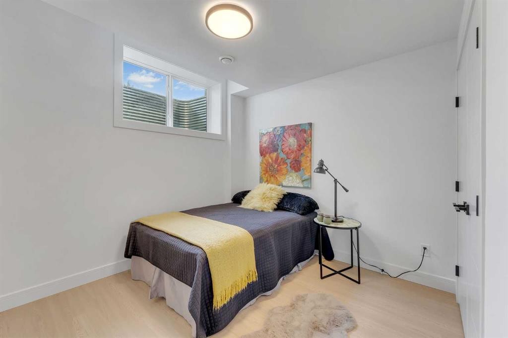 2136 5 Avenue Nw, Calgary, AB - Indoor Photo Showing Bedroom