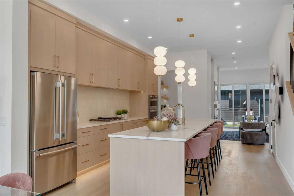 2136 5 Avenue Nw, Calgary, AB - Indoor Photo Showing Kitchen With Upgraded Kitchen