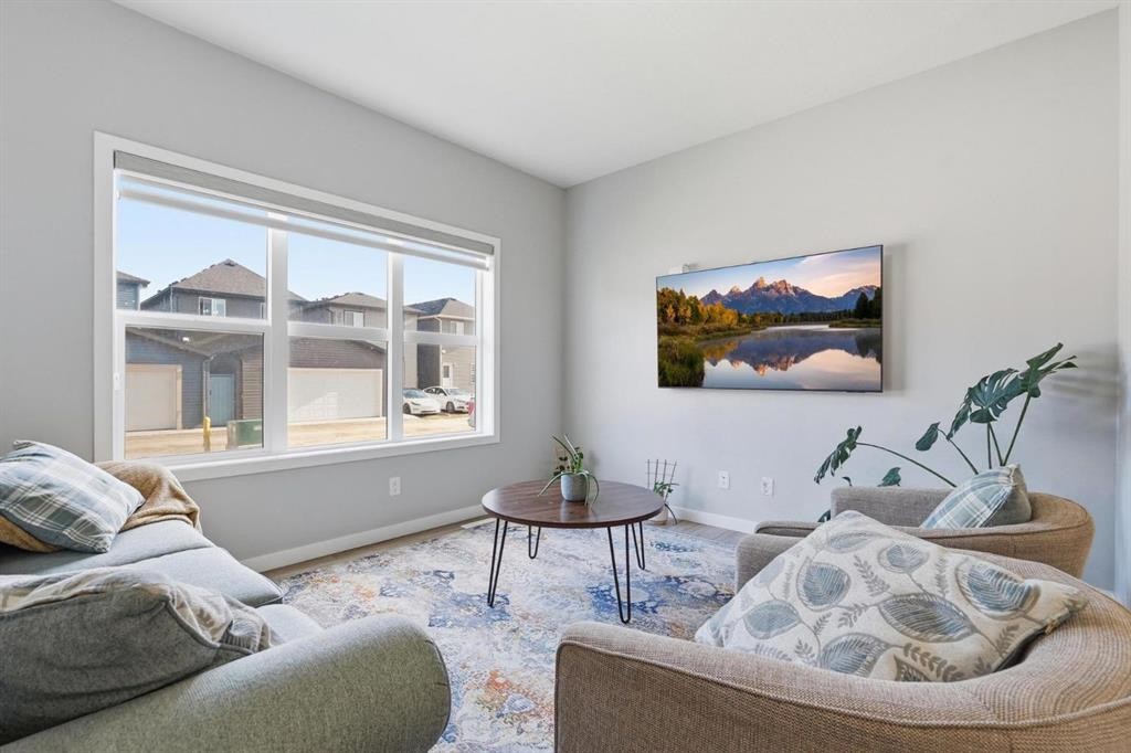 623 Savanna Crescent Ne, Calgary, AB - Indoor Photo Showing Living Room