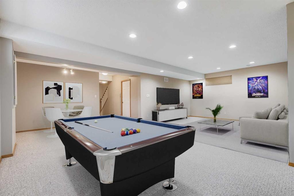 249 Scotia Point Nw, Calgary, AB - Indoor Photo Showing Other Room