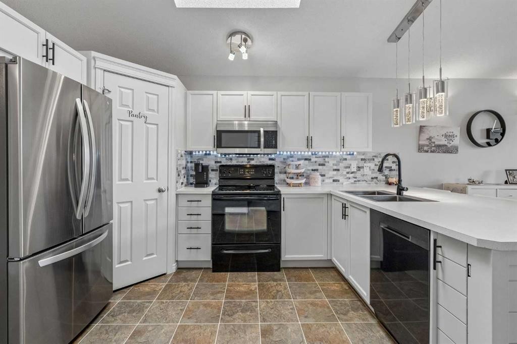 2046 New Brighton Gardens Se, Calgary, AB - Indoor Photo Showing Kitchen With Double Sink