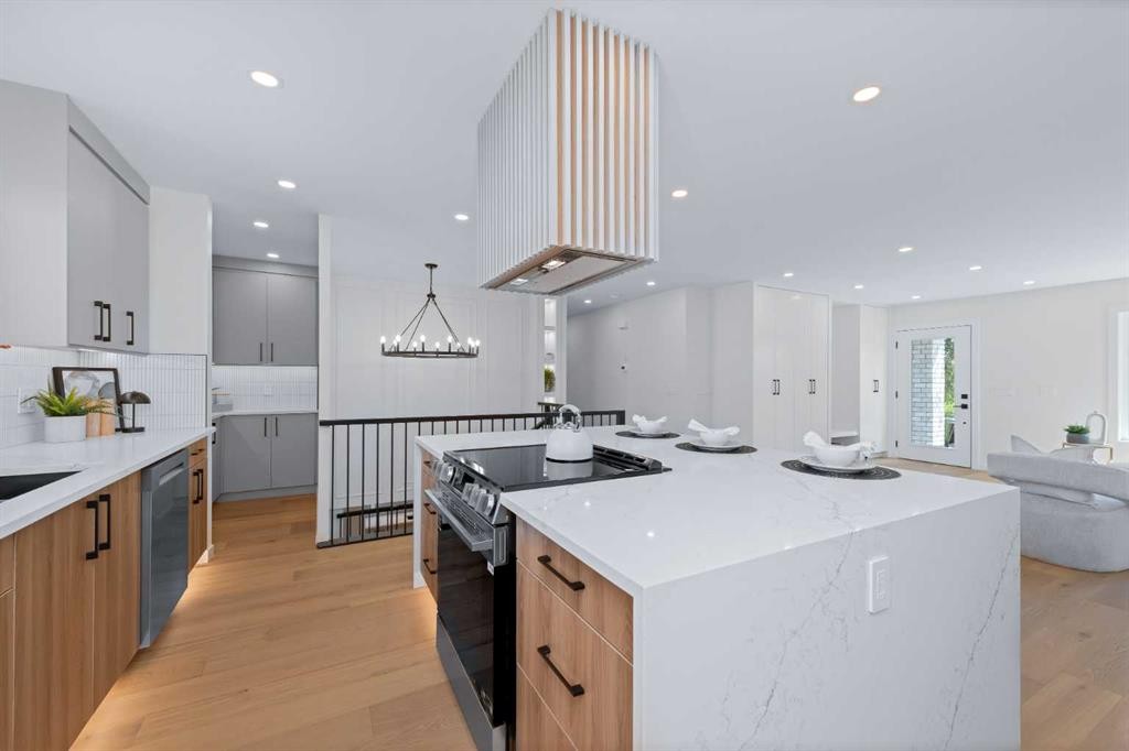 88 Cheyenne Crescent Nw, Calgary, AB - Indoor Photo Showing Kitchen With Upgraded Kitchen