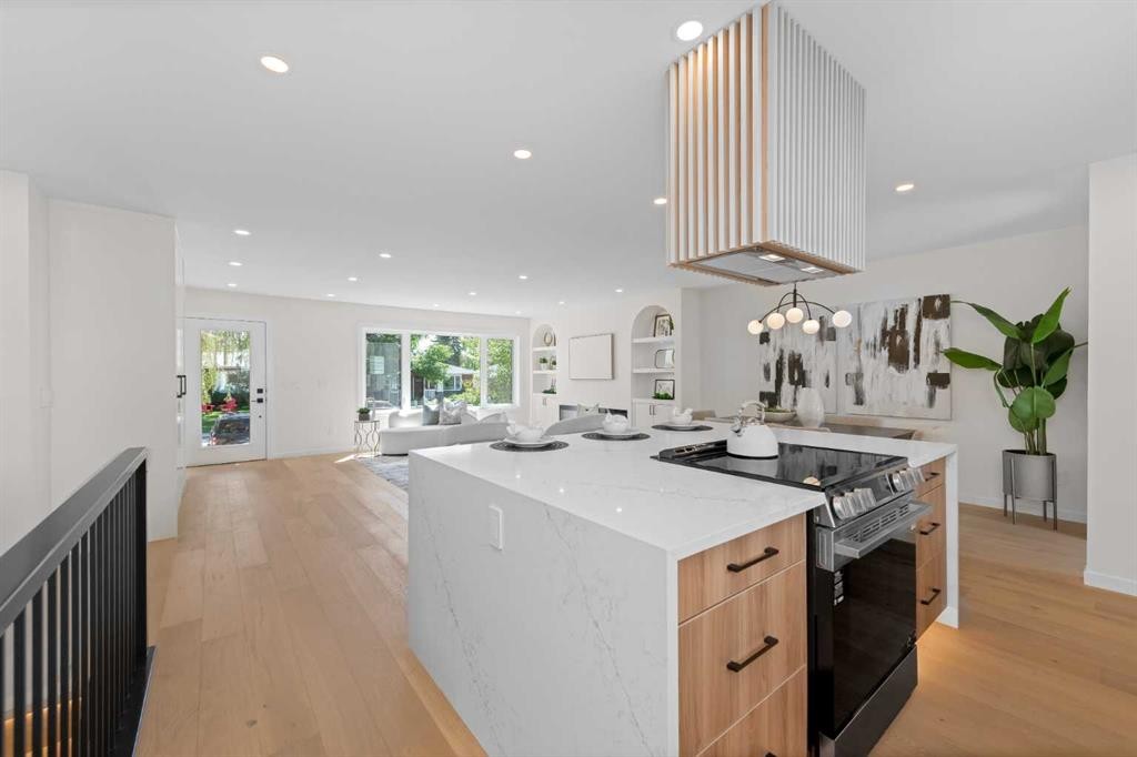 88 Cheyenne Crescent Nw, Calgary, AB - Indoor Photo Showing Kitchen