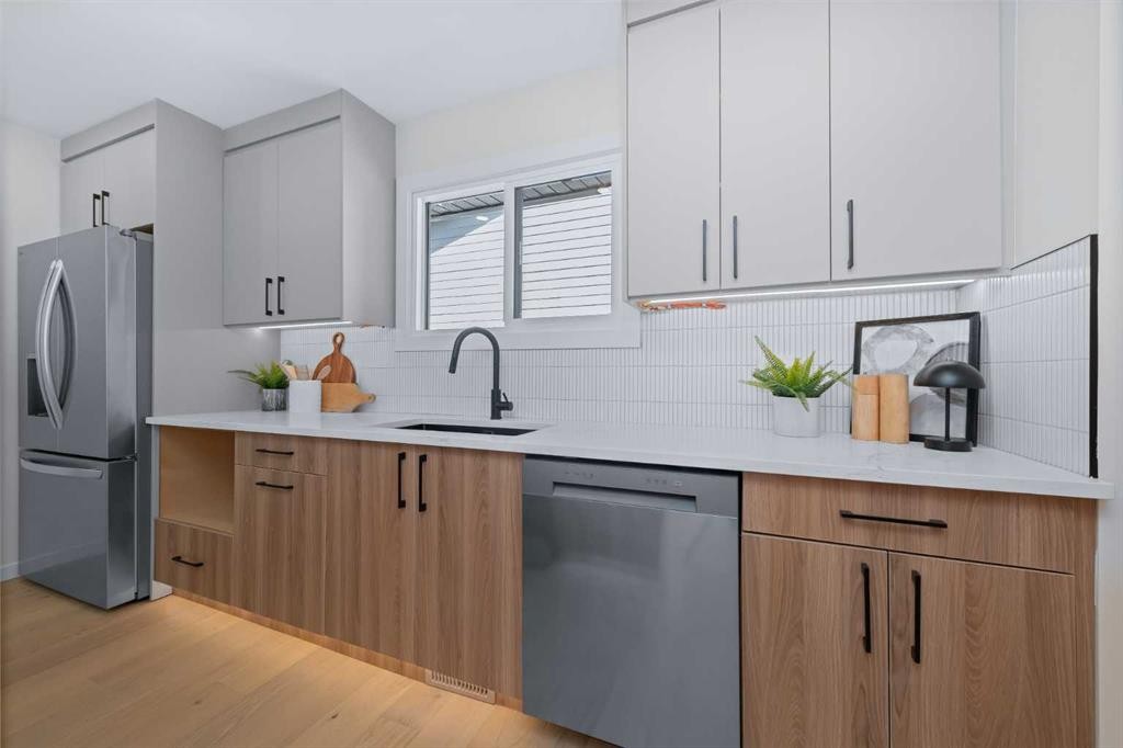 88 Cheyenne Crescent Nw, Calgary, AB - Indoor Photo Showing Kitchen With Upgraded Kitchen