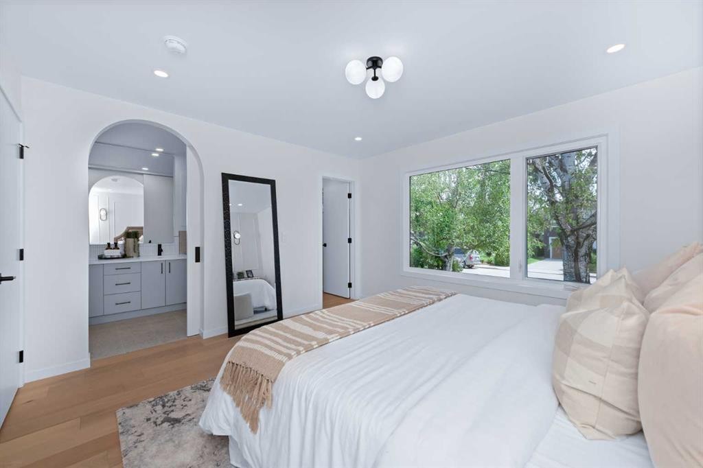 88 Cheyenne Crescent Nw, Calgary, AB - Indoor Photo Showing Bedroom