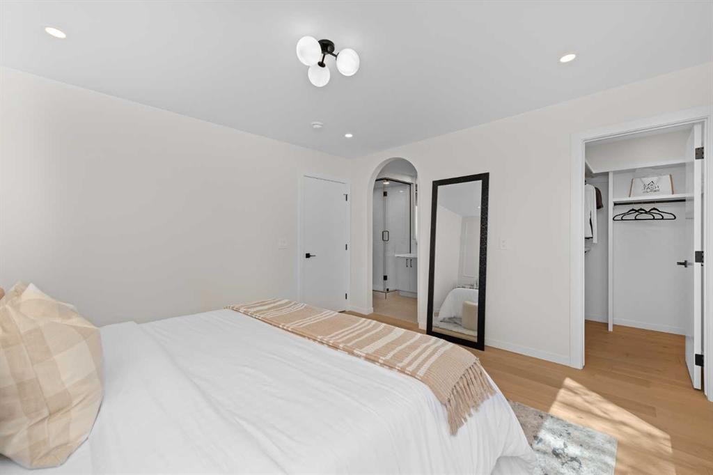 88 Cheyenne Crescent Nw, Calgary, AB - Indoor Photo Showing Bedroom