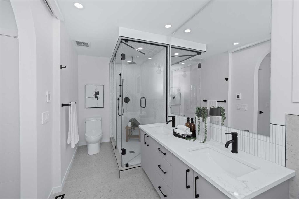 88 Cheyenne Crescent Nw, Calgary, AB - Indoor Photo Showing Bathroom