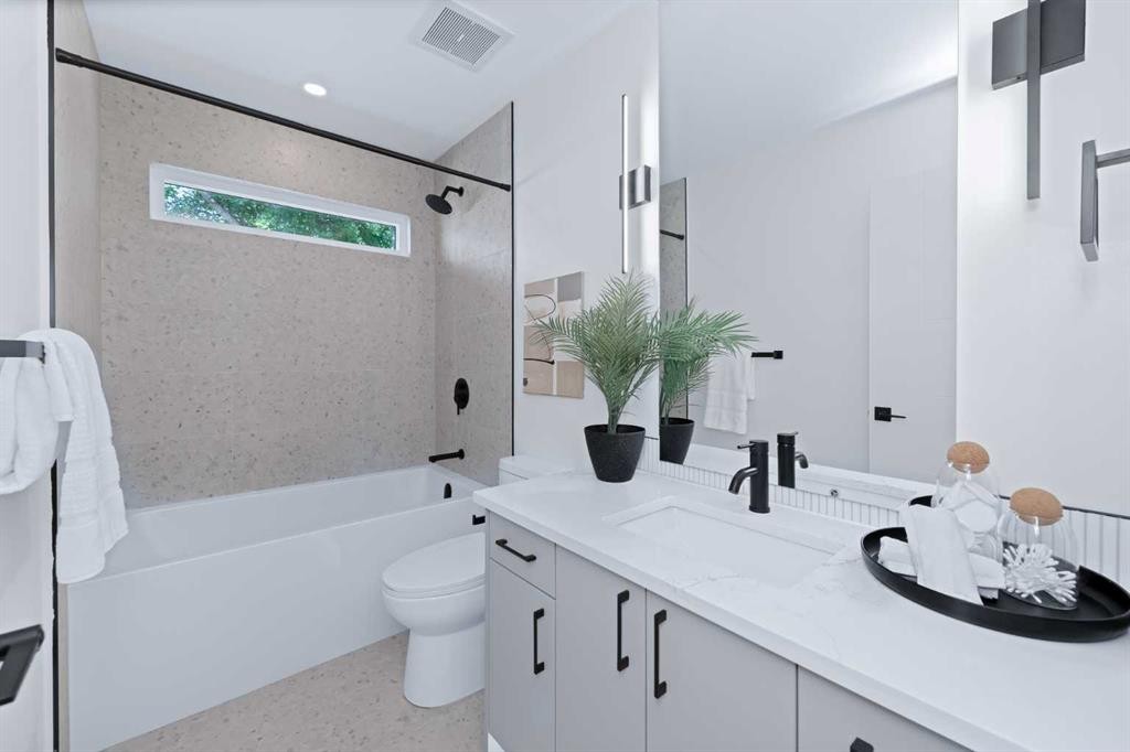 88 Cheyenne Crescent Nw, Calgary, AB - Indoor Photo Showing Bathroom