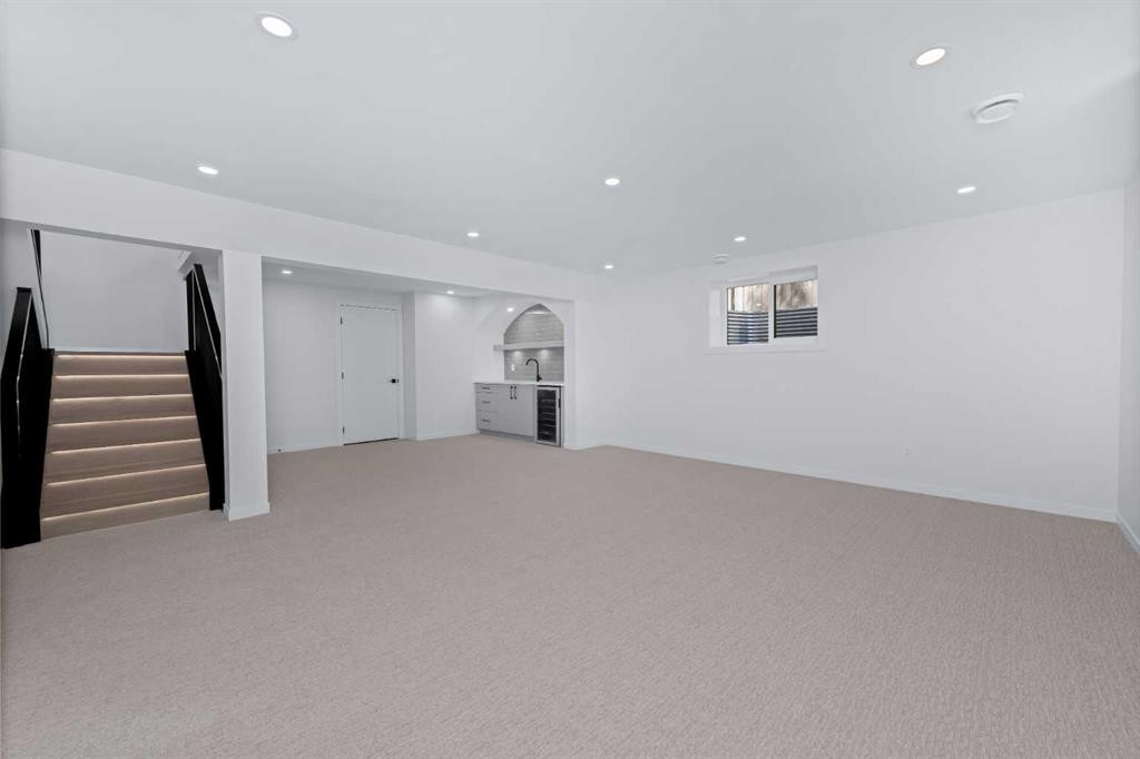 88 Cheyenne Crescent Nw, Calgary, AB - Indoor Photo Showing Other Room