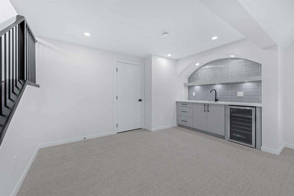 88 Cheyenne Crescent Nw, Calgary, AB - Indoor Photo Showing Other Room
