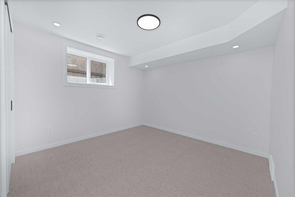 88 Cheyenne Crescent Nw, Calgary, AB - Indoor Photo Showing Other Room