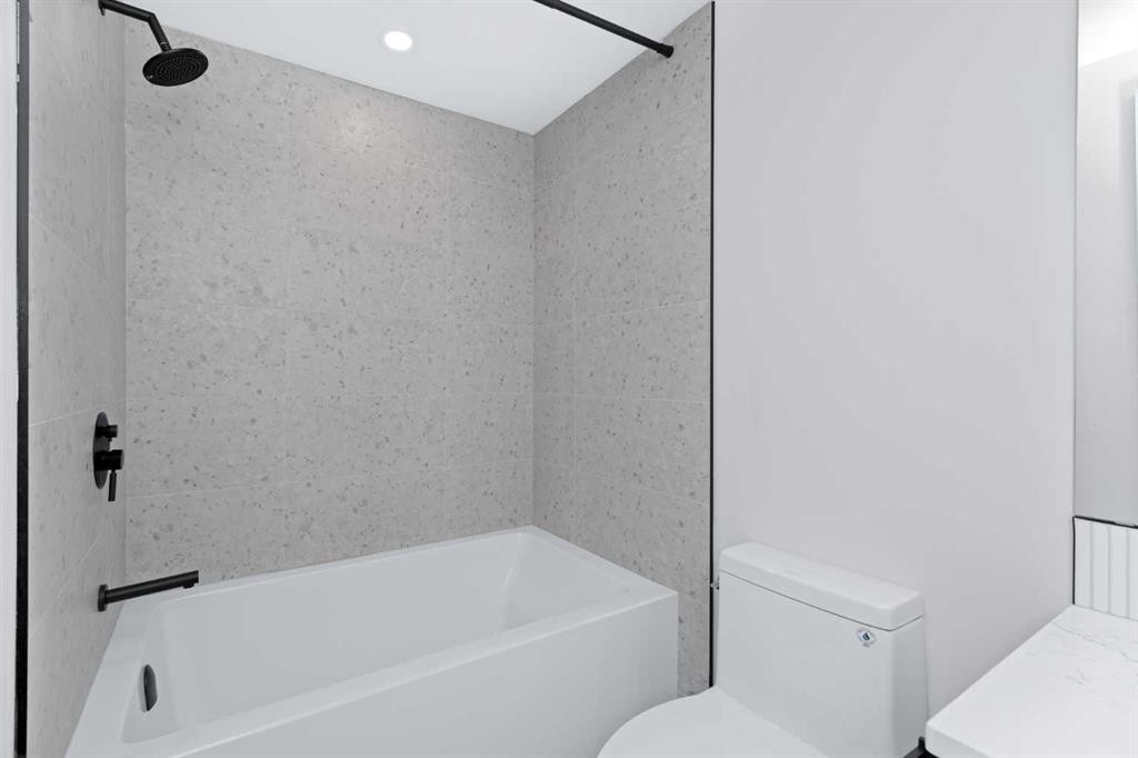 88 Cheyenne Crescent Nw, Calgary, AB - Indoor Photo Showing Bathroom