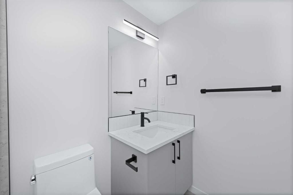 88 Cheyenne Crescent Nw, Calgary, AB - Indoor Photo Showing Bathroom