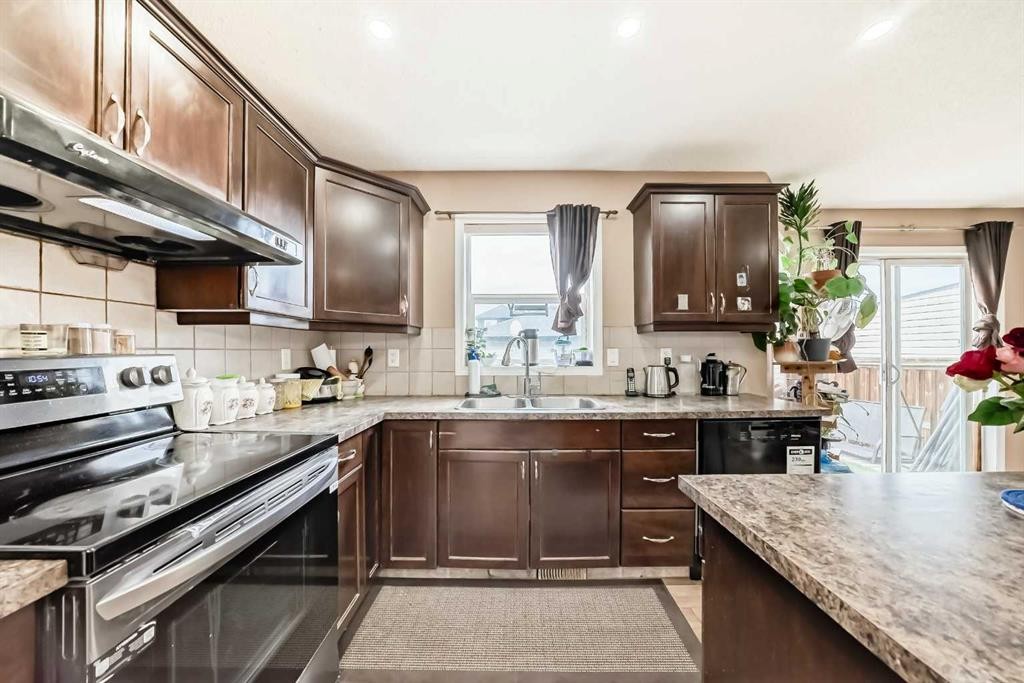 1066 Taradale Drive Ne, Calgary, AB - Indoor Photo Showing Kitchen With Double Sink