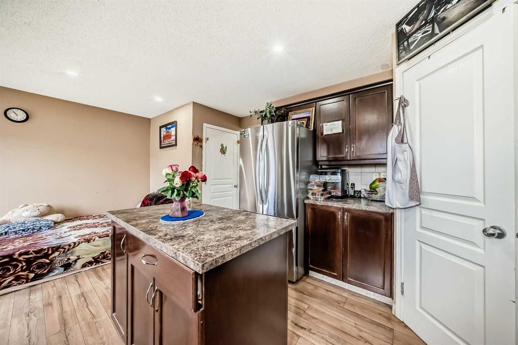 1066 Taradale Drive Ne, Calgary, AB - Indoor Photo Showing Kitchen