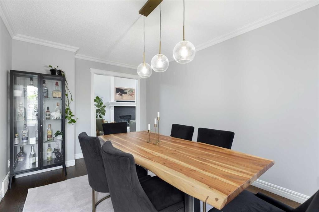 13 Somerset Park Sw, Calgary, AB - Indoor Photo Showing Dining Room