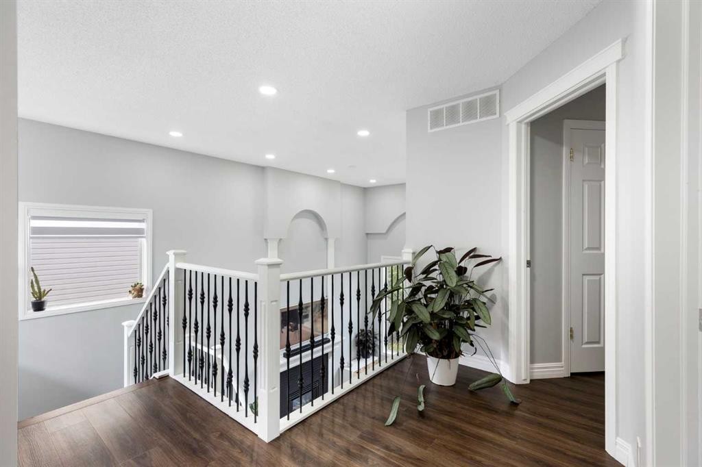 13 Somerset Park Sw, Calgary, AB - Indoor Photo Showing Other Room