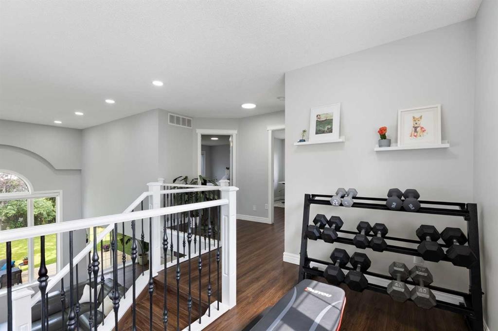 13 Somerset Park Sw, Calgary, AB - Indoor Photo Showing Other Room