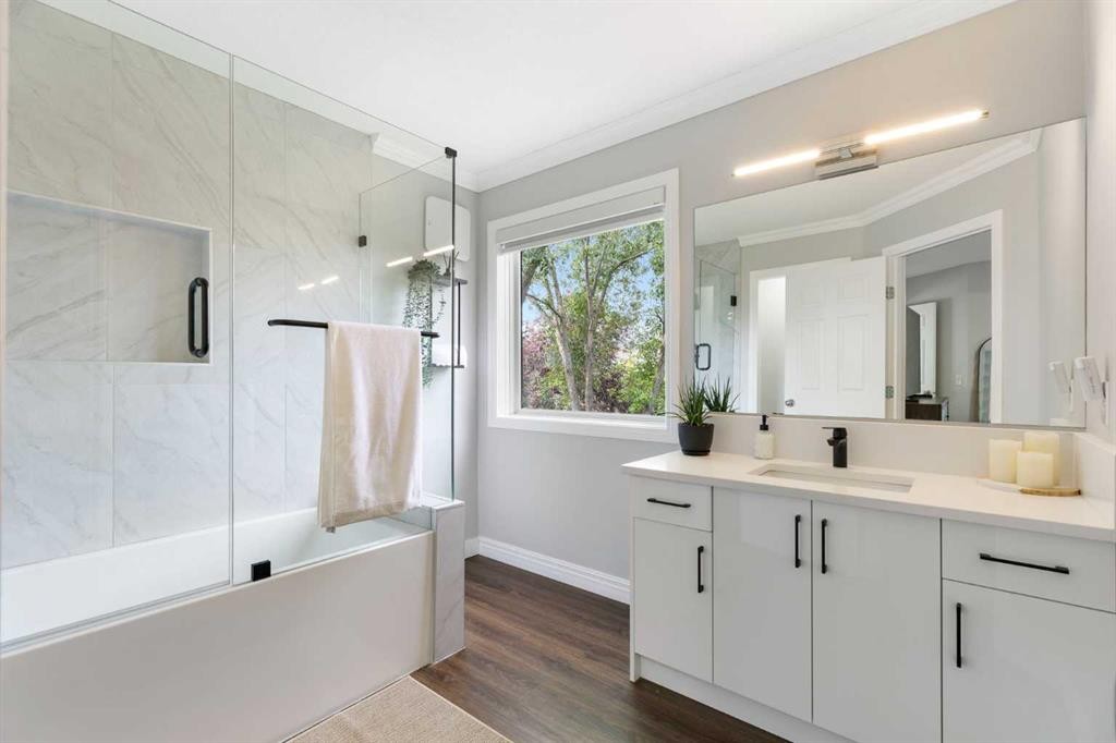 13 Somerset Park Sw, Calgary, AB - Indoor Photo Showing Bathroom